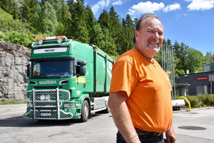 Trond Erik trives godt bak rattet på sin Scania R 560. Foto: Stein Inge Stølen