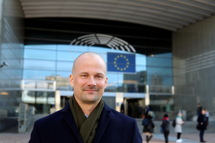 Torsten Laksafoss Holbek søker ny praktikant til neste halvår i Brussel, og lover en spennende og allsidig jobb for den som brenner for europeisk politikk. Foto: Niels Madsen, DTL Magasinet