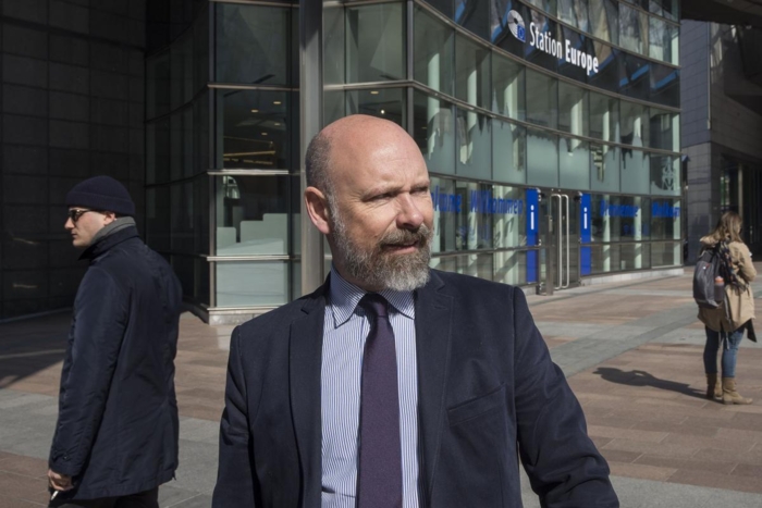 Søren Hylstrup Larsen er direktør i lobbyorganisasjonen NLA som arbeider på vegne av blant annet NLF i Brussel. Han gjennomgår nå en hel rekke alternative forslag som kom inn i aller siste liten før avstemningen. Foto: Stein Inge Stølen