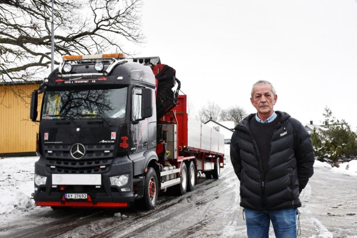 Kristiansen skiftet beite fra tankbilkjøring til kranbil da han startet bedriften i 1994. HMS-tankegangen tok han med seg videre. Foto: Stein Inge Stølen