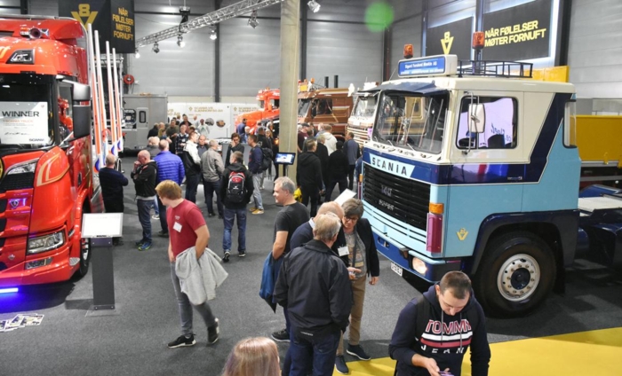 Både nytt og gammelt på Scanias stand. Foto: Stein Inge Stølen