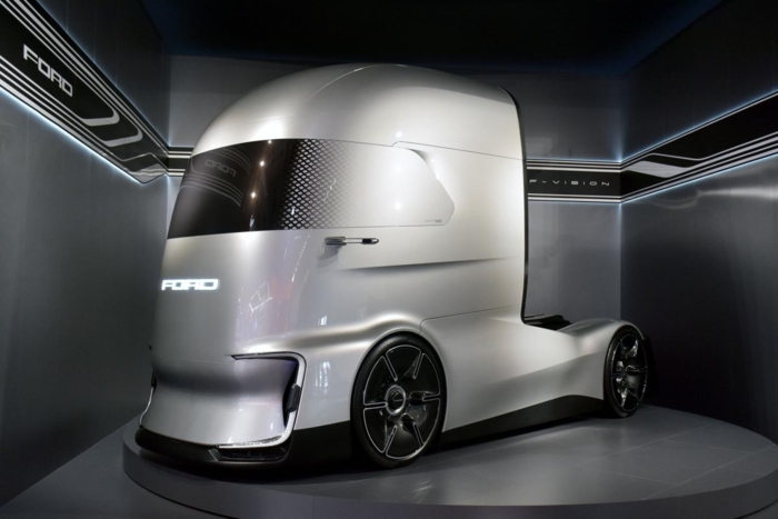 Ford er på lastebilradaren igjen. Her viser de sin F-Vision som skal være en titt inn i en autonom, elektrisk fremtid. Denne skal visstnok ha en «interaktiv front», uten at de er veldig tydelige på hva det egentlig betyr. Foto: Stein Inge Stølen