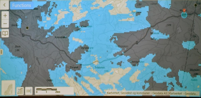På dette kartet ser man hvor god dekning man har ved Dyranut på Rv. 7 med forskjellige løsninger montert. Det grå feltet tilsvarer dekningsgraden for en mobiltelefon i en vanlig lastebilhytte uten ekstern antenne. Det blå feltet tilsvarer dekningen med ekstern antenne, enten via trådløs lading eller Wi-Fi. Foto: Stein Inge Stølen