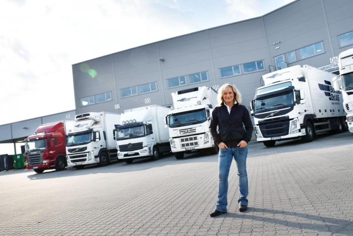 – Første gang vi snakker sammen tror de gjerne at det er ei kontordame som ringer. Når det går opp for de at jeg faktisk vet hva jeg prater om, får de en aha-opplevelse, forteller Ida Bakkene. Foto: Stein Inge Stølen