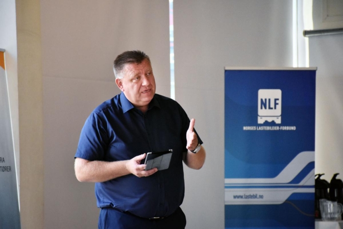 NLF-direktør Geir A. Mo tok opp mange problemstillinger på vegne av medlemmene. I tillegg fikk deltakere i salen komme med sine egne spørsmål til Solvik-Olsen. Foto: Stein Inge Stølen