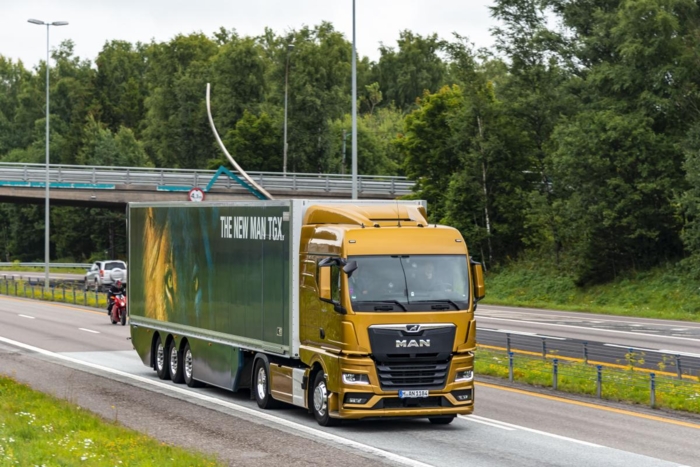 LAVERE FORBRUK: Euro 6d motorfamilien, som ble introdusert i 2019 og som strekker seg fra 160 til 640 hk, oppnår sitt fulle effektivitets-potensial med den nye lastebilgenerasjonen. Dette skjer i kombinasjon med forbedrede drivlinjer og oppdaterte programvare-komponenter. Foto: Jamieson Pothecary