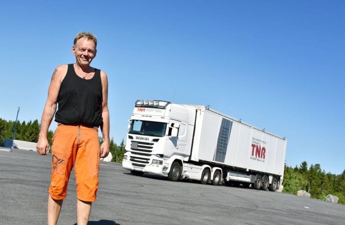 Øystein har mange års erfaring og kjører i dag en Scania R 580. Foto: Stein Inge Stølen