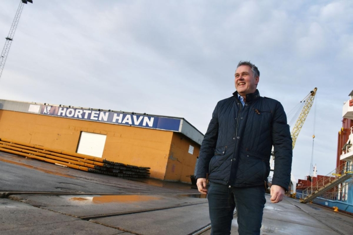 Kenneth Lindquist er daglig leder i Viking International Transport og Spedition AS og Viking Svensrud Transport AS. Han har derfor ansvar for alt som skjer fra båtene kommer inn til godset er levert hos kundene. Foto: Stein Inge Stølen