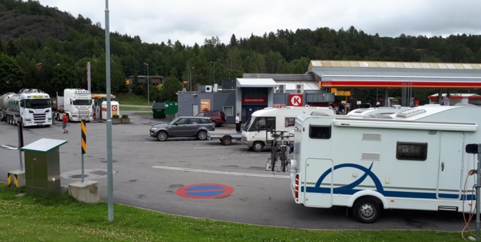 TRANGT: Flere mener bilister mangler kjøreopplæring med fritidsbil. Foto: Henning Hansen