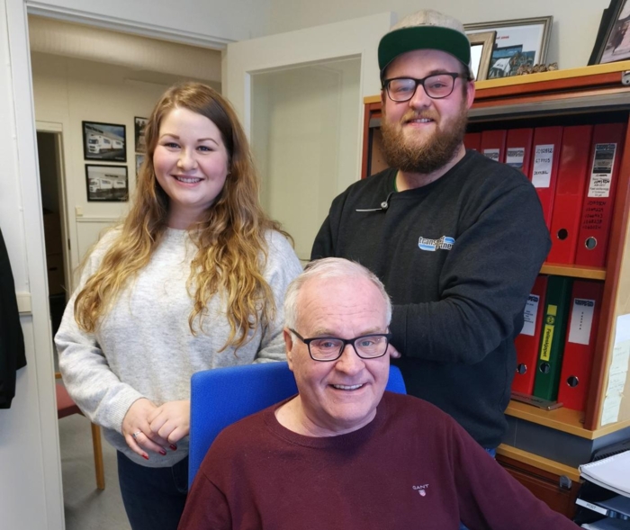 Kai er sjefen, men har god hjelp av Maria og Kristoffer. Foto: Guttorm Tysnes