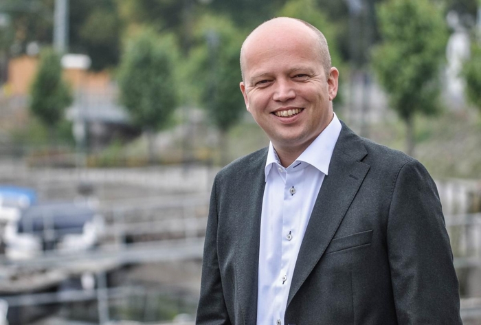 FEIL VEI: Leder i Senterpartiet, Trygve Slagsvold Vedum mener utviklingen har gått feil vei. Han reagerer på økningen i antall utenlandske lastebiler på norske veier. (Foto: Senterpartiet)