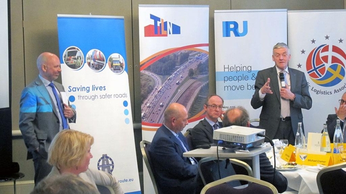 Medlem av EU-parlamentet, Wim van de Camp, var vert for seminaret som ble ledet av Søren H. Larsen. Her etterlyste NLA mer effektiv og målrettet kontroll i EU. Foto: NLA