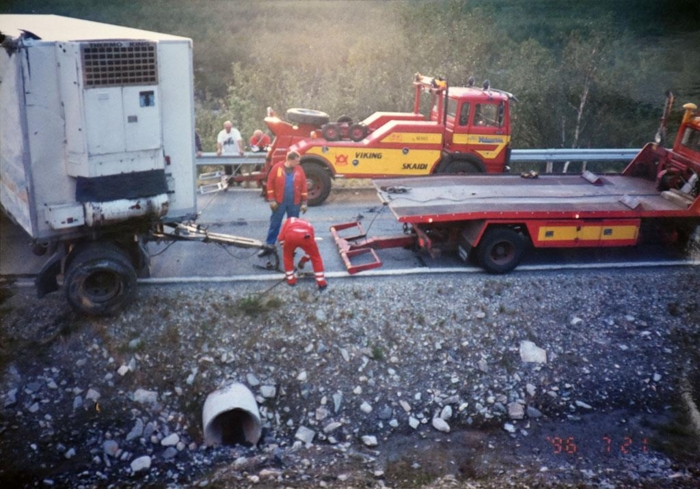 Gjennom årene har det blitt mange bilbergingsoppdrag. Vær og føre kan være utfordrende hele året. Foto: Privat