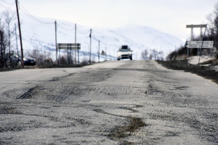 Riks- og fylkesveinettet er i fritt forfall. NLF foreslår konkrete tiltak, blant annet opprettelse av et eget selskap etter modell fra Nye Veier AS. Foto: Stein Inge Stølen
