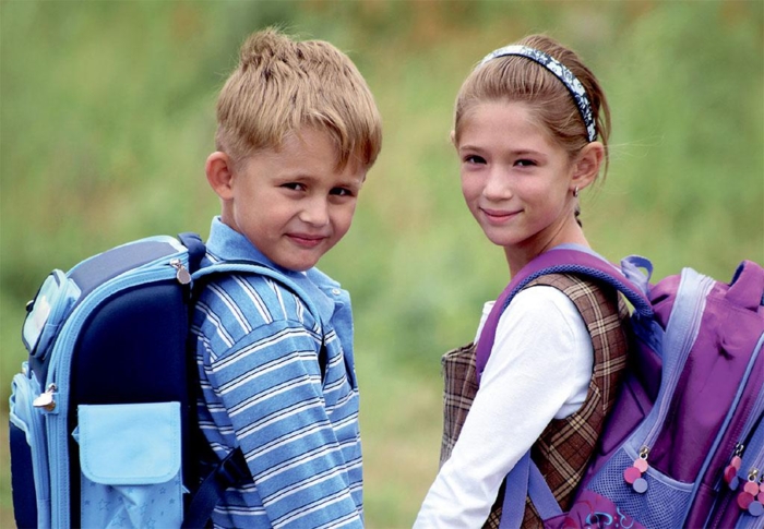 Gjennom prosjektet Venner på veien reiser NLF rundt på skoler i hele Norge og gir unge trafikanter en grunninnføring i praktisk trafikkunnskap. Foto: Trygg Trafikk