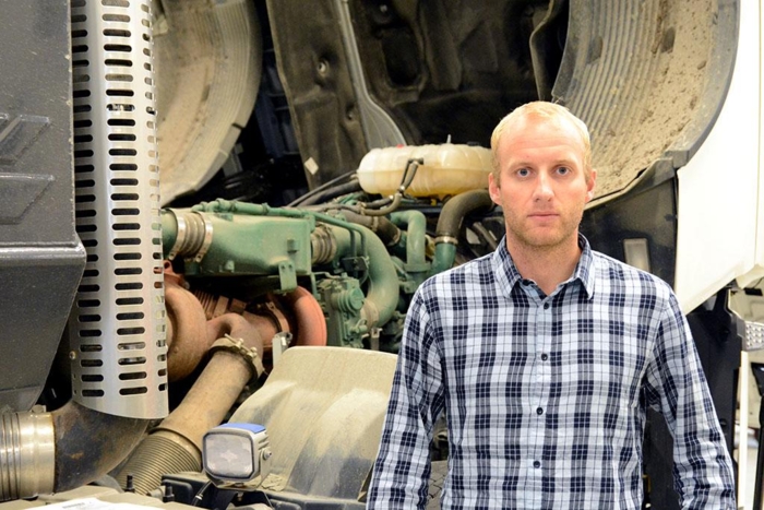 STORE KONSEKVENSER: Å chiptrimme en lastebil eller å gjøre endringer i bilenes AdBlue anlegg kan få svært store og alvorlige økonomiske konsekvenser for bileieren, forteller Karstein Ahlin i Volvo. Foto: Jan Harry Svendsen