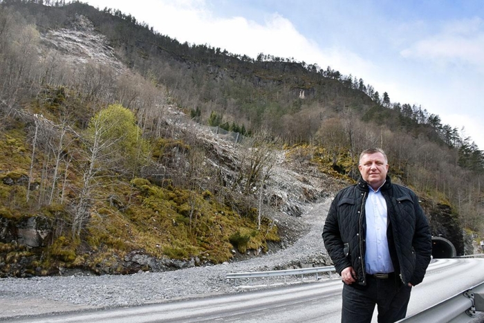 Dette er et svært vanlig syn i fjellsidene på E16 mellom Bergen og Voss. Nå krever NLF-direktør Geir A. Mo at utbedringsarbeidet på strekningen blir løftet inn i første NTP-planperiode. Foto: Stein Inge Stølen