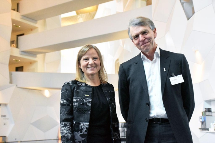 Daglig leder i ITS Norge, Trond Hovland, koordinerer arbeidet med informasjonsutveksling knyttet til selvkjørende kjøretøy i Norge. Her sammen med styreleder Ragnhild Wahl. Foto: Stein Inge Stølen