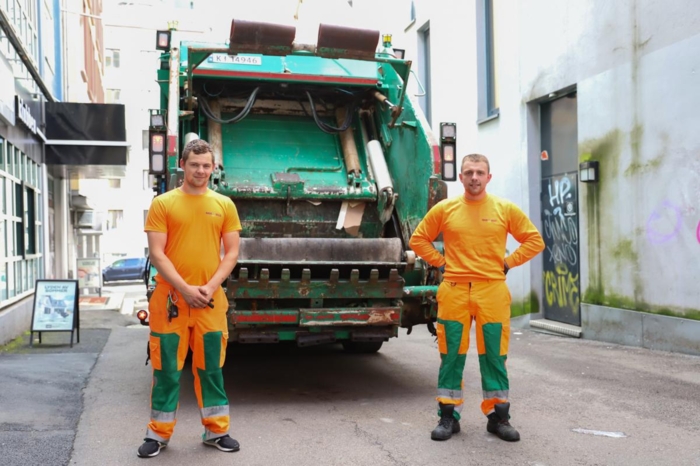 Roland og Mandas mener el-sparkesyklene skaper utfordringer for de som kjører lastebil i Oslo. Foto: André Kjernsli