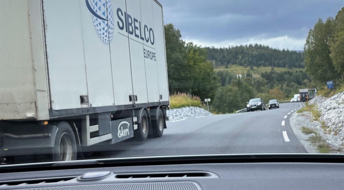 E6 forbi Trofors har lenge vært en ulykkesbelastet flaskehals med smal vegbane og mange svinger. Foto: Statens vegvesen