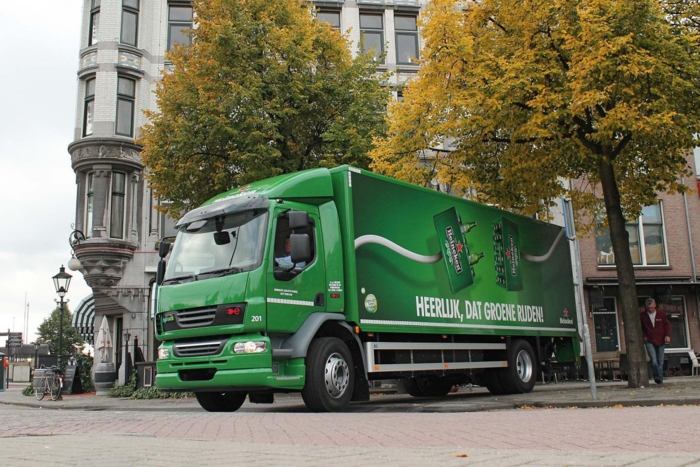 Heineken var HyTrucks første kunde. Den 19 tonn tunge lastebilen kjører faste ruter i Rotterdam. Foto: Heineken