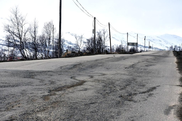 På mange fylkesveger er vedlikeholdsbehovet så stort at det går ut over trafikksikkerheten. Illustrasjonsfoto: Stein Inge Stølen