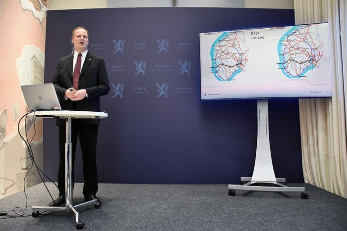 Det har nesten gått et år siden Solvik-Olsen la frem sitt forslag til valg av øst-vest-trasé. Foto: Stein Inge Stølen