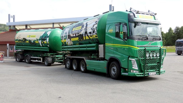 Det er ikke vanskelig å trives med slik redskap: Olle kjører en 2016 Volvo FH 540. Foto: Guttorm Tysnes