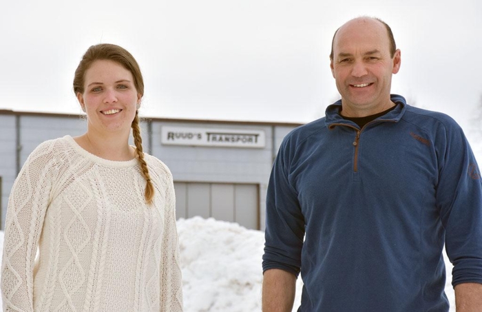 Knut Henning Ruud og medarbeider Eli Tingstadberget i Ruuds Transport kjente seg godt igjen i utfordringene som ble kartlagt under trafikklederkurset. Foto: Stein Inge Stølen