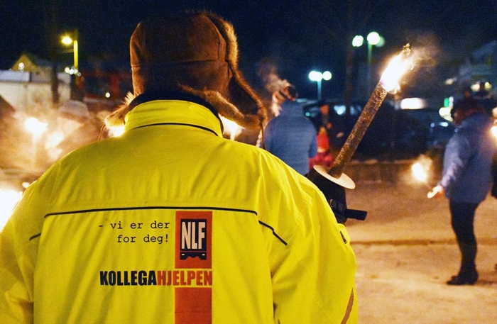 Kollegahjelperne rykker ikke bare ut ved ulykker, men stiller også opp ved minnesmarkeringer og seremonier, som er ved Løten tidligere i år. Foto: Stein Inge Stølen