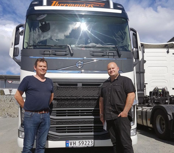 Daglig leder Tore Rødsten og bilansvarlig Vegard Myhre i Thermomax AS håper kampen mot russjåførene intensiveres i fremtiden. Foto: Thermomax