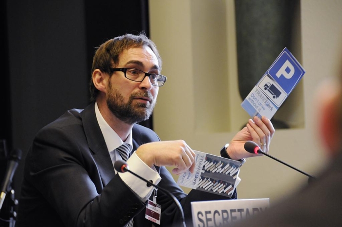 Delegasjonsleder Michael Nielsen i IRUs EU-delegasjon kommer med siste nytt fra Brussel rundt EUs planlagte veipakke. Foto: IRU