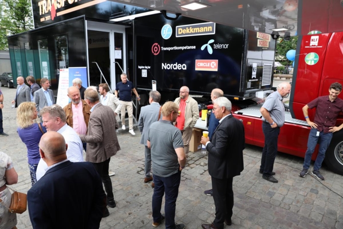 God stemning  midtveis i møtet. Foto: André Kjernsli