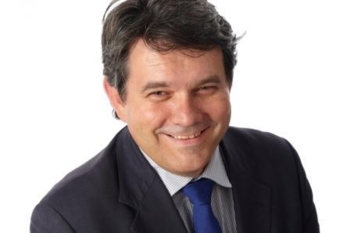 Fylkesordfører i Hordaland, Tom-Christer Nilsen, er åpen for nye kollektivfeltløsninger. Foto: Hordaland Fylkeskommune