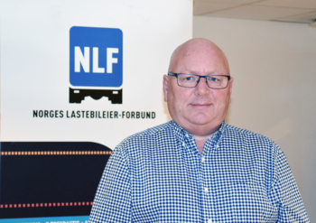 Daglig leder i Ørland Transport, Kjell Haugland, er glad for at det nå skal bygges flere fyllestasjoner for biogass. Han mener det er en slik utbygging som må til for at han skal investere i biogassbiler.